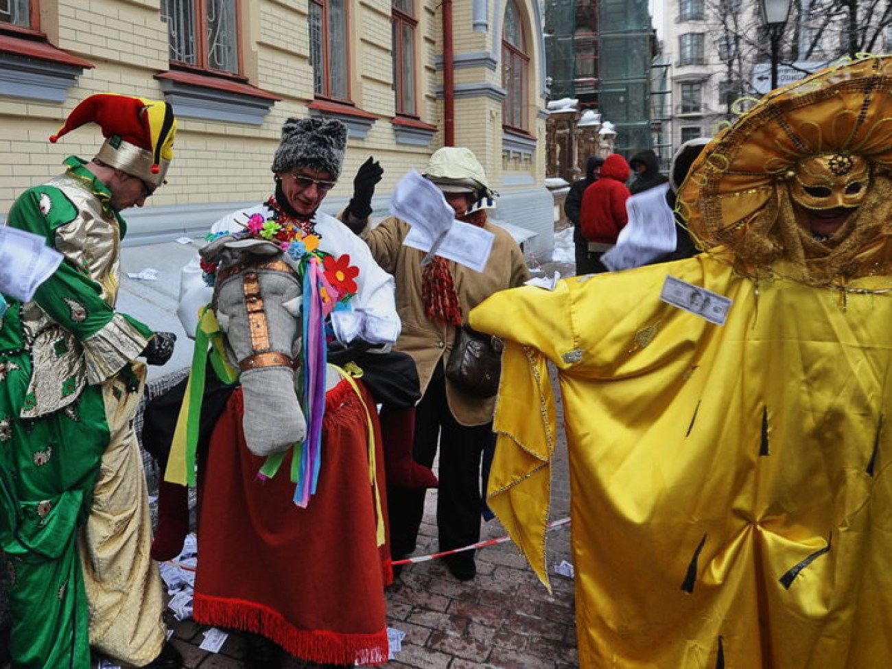 Высший специализированный суд засеяли долларами, 22 января 2013г.