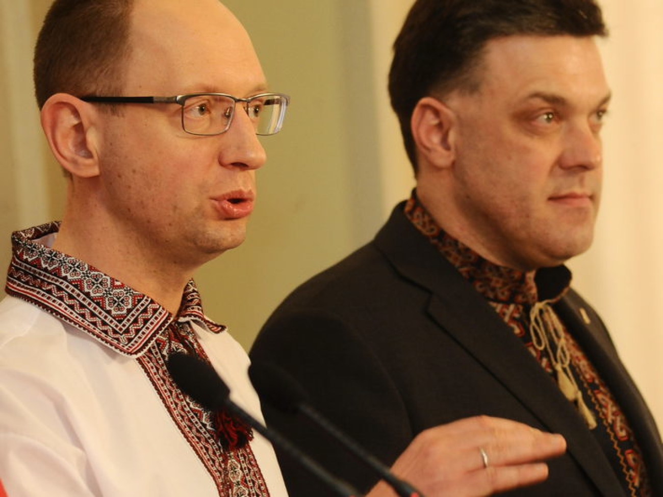 Кличко, Яценюк и Тягнибок во время брифинга в парламенте, 19 февраля 2013г.