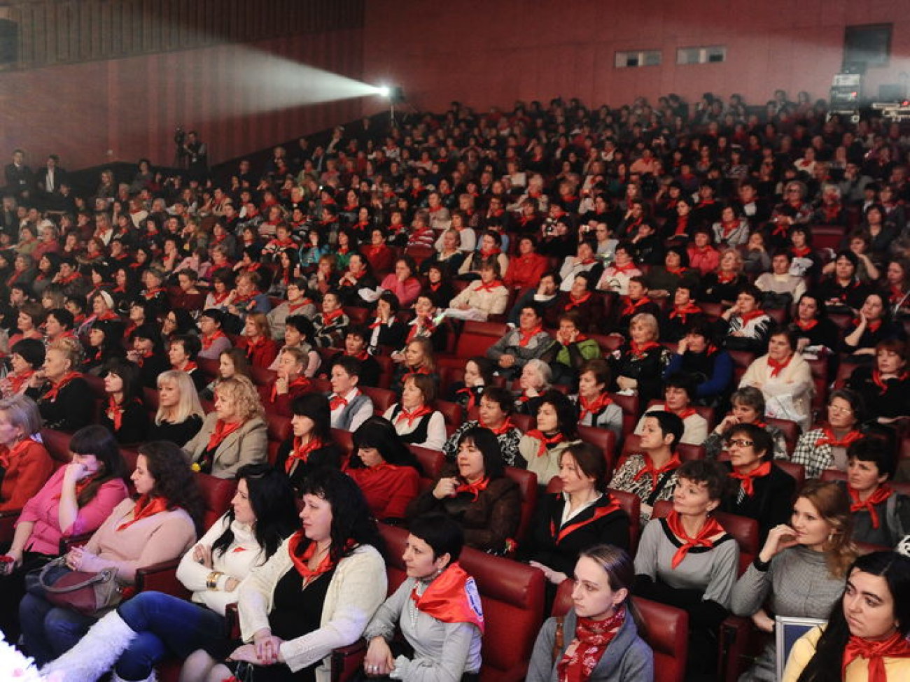 Коммунисты поздравили с 8 Марта женщин-тружениц, 6 марта 2013г.