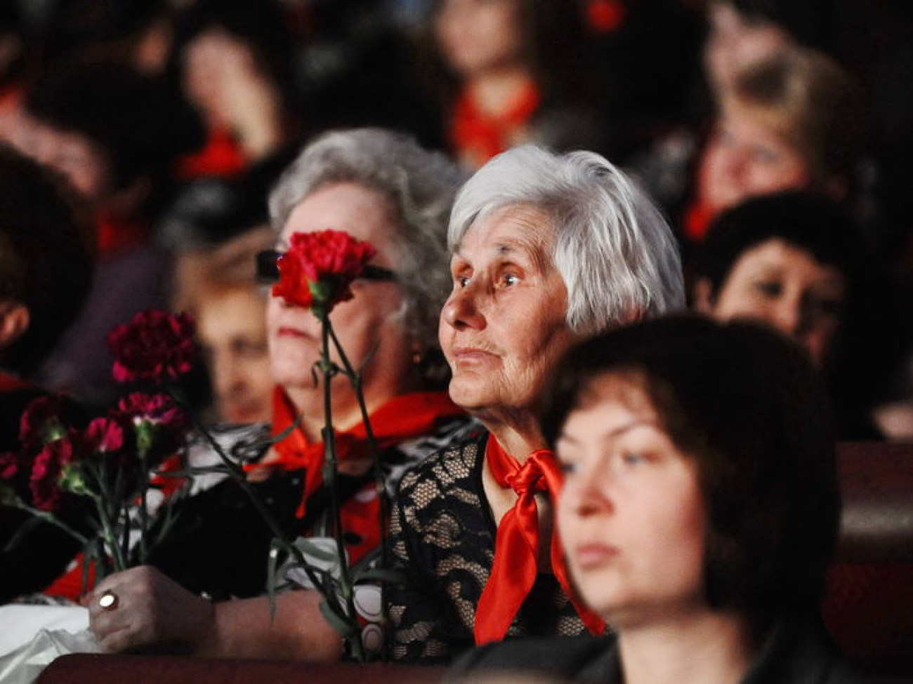 Коммунисты поздравили с 8 Марта женщин-тружениц, 6 марта 2013г.