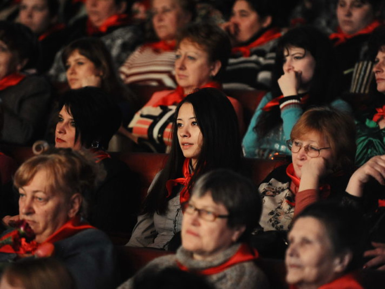 Коммунисты поздравили с 8 Марта женщин-тружениц, 6 марта 2013г.