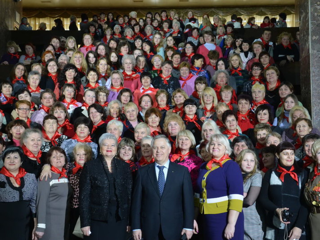 Коммунисты поздравили с 8 Марта женщин-тружениц, 6 марта 2013г.