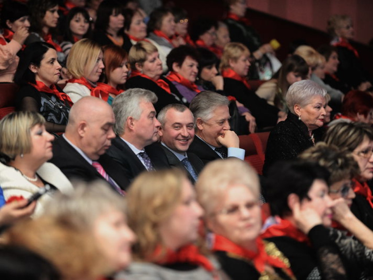 Коммунисты поздравили с 8 Марта женщин-тружениц, 6 марта 2013г.