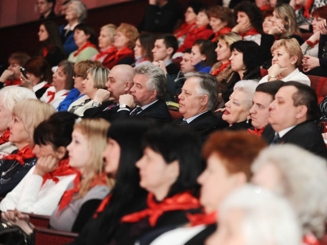 Коммунисты поздравили с 8 Марта женщин-тружениц, 6 марта 2013г.