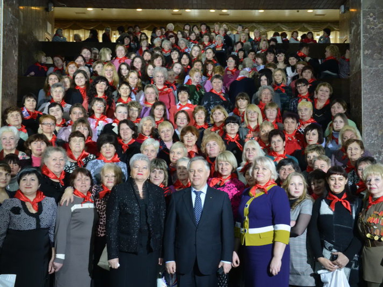 Коммунисты поздравили с 8 Марта женщин-тружениц, 6 марта 2013г.