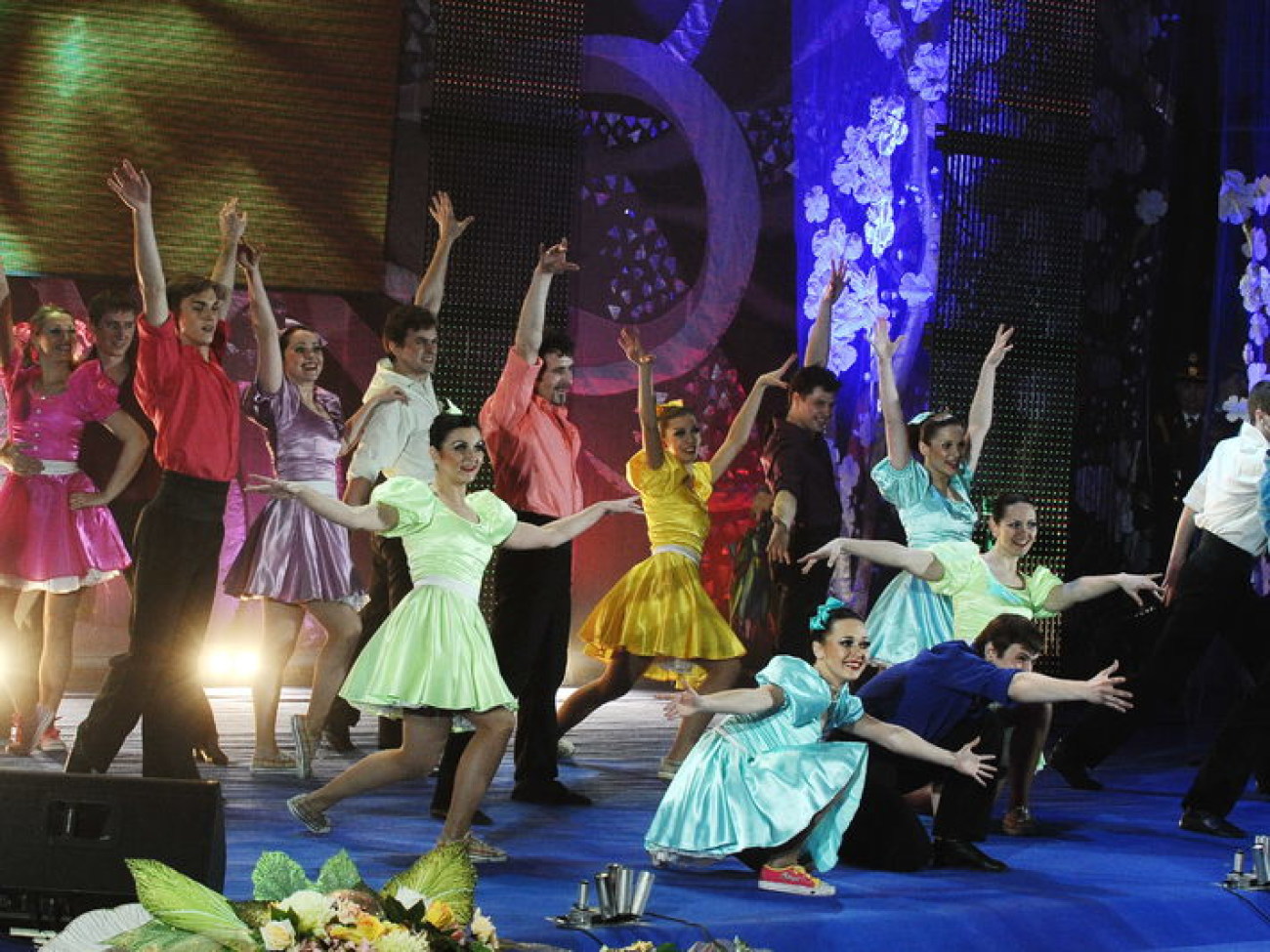 Коммунисты поздравили с 8 Марта женщин-тружениц, 6 марта 2013г.