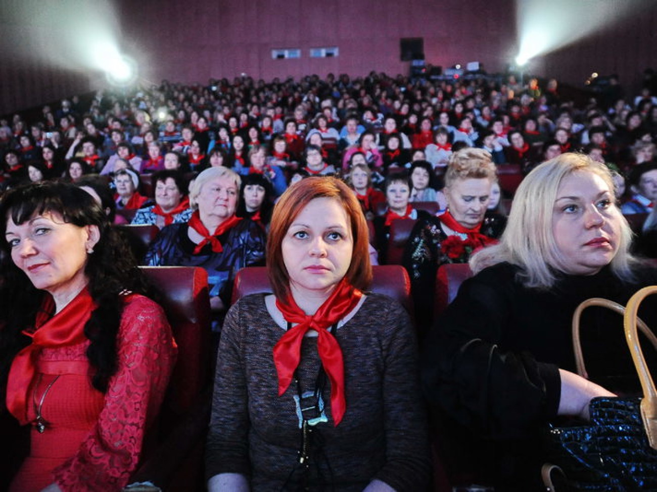 Коммунисты поздравили с 8 Марта женщин-тружениц, 6 марта 2013г.