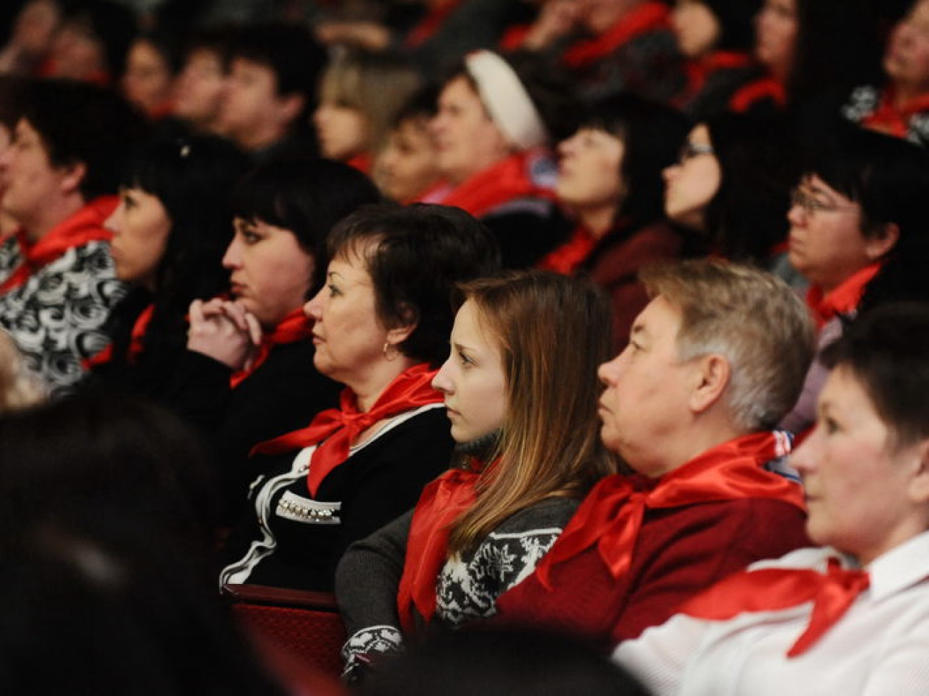 Коммунисты поздравили с 8 Марта женщин-тружениц, 6 марта 2013г.