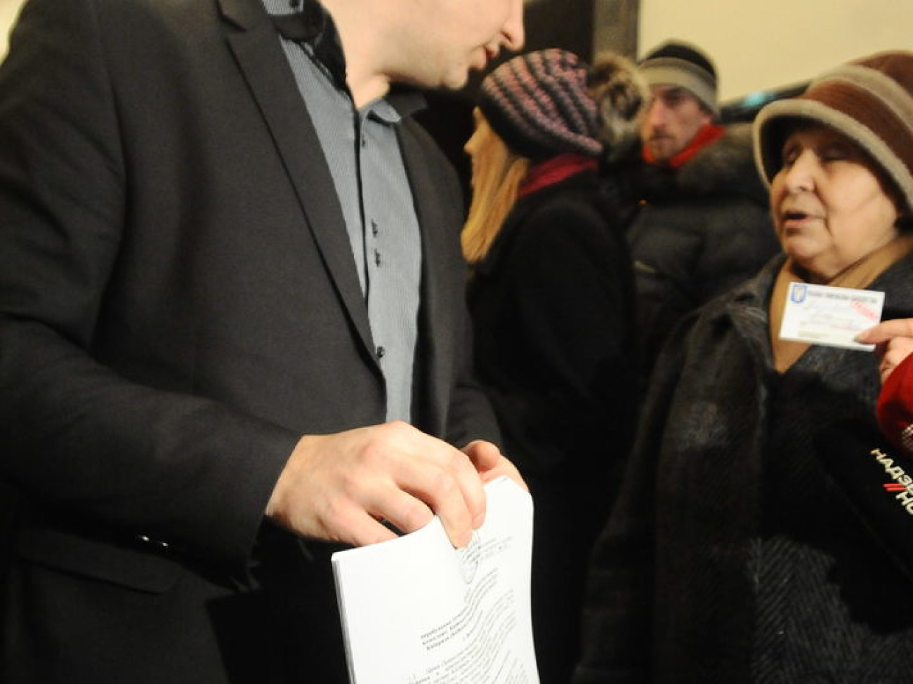 В киевскую мэрию пропускают только по паспортам, 11 марта 2013г.
