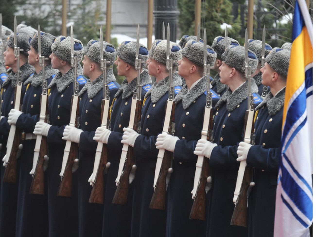 Воины Почетного караула Президентов Украины и Латвии