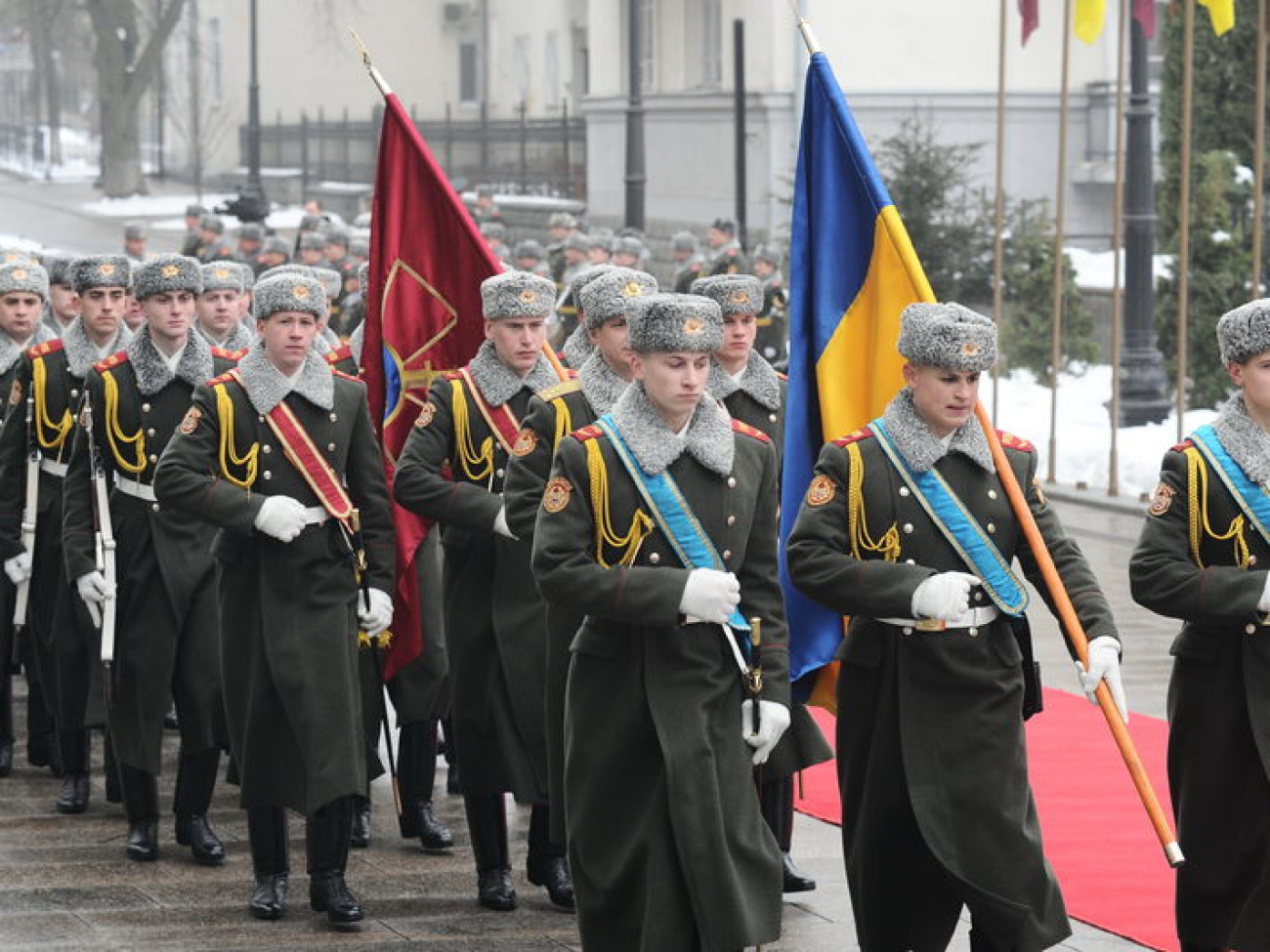 Воины Почетного караула Президентов Украины и Латвии