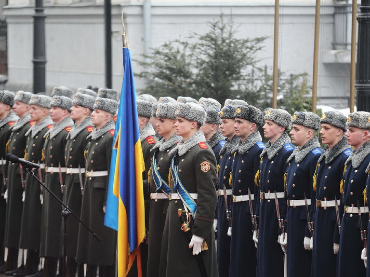 Воины Почетного караула Президентов Украины и Латвии