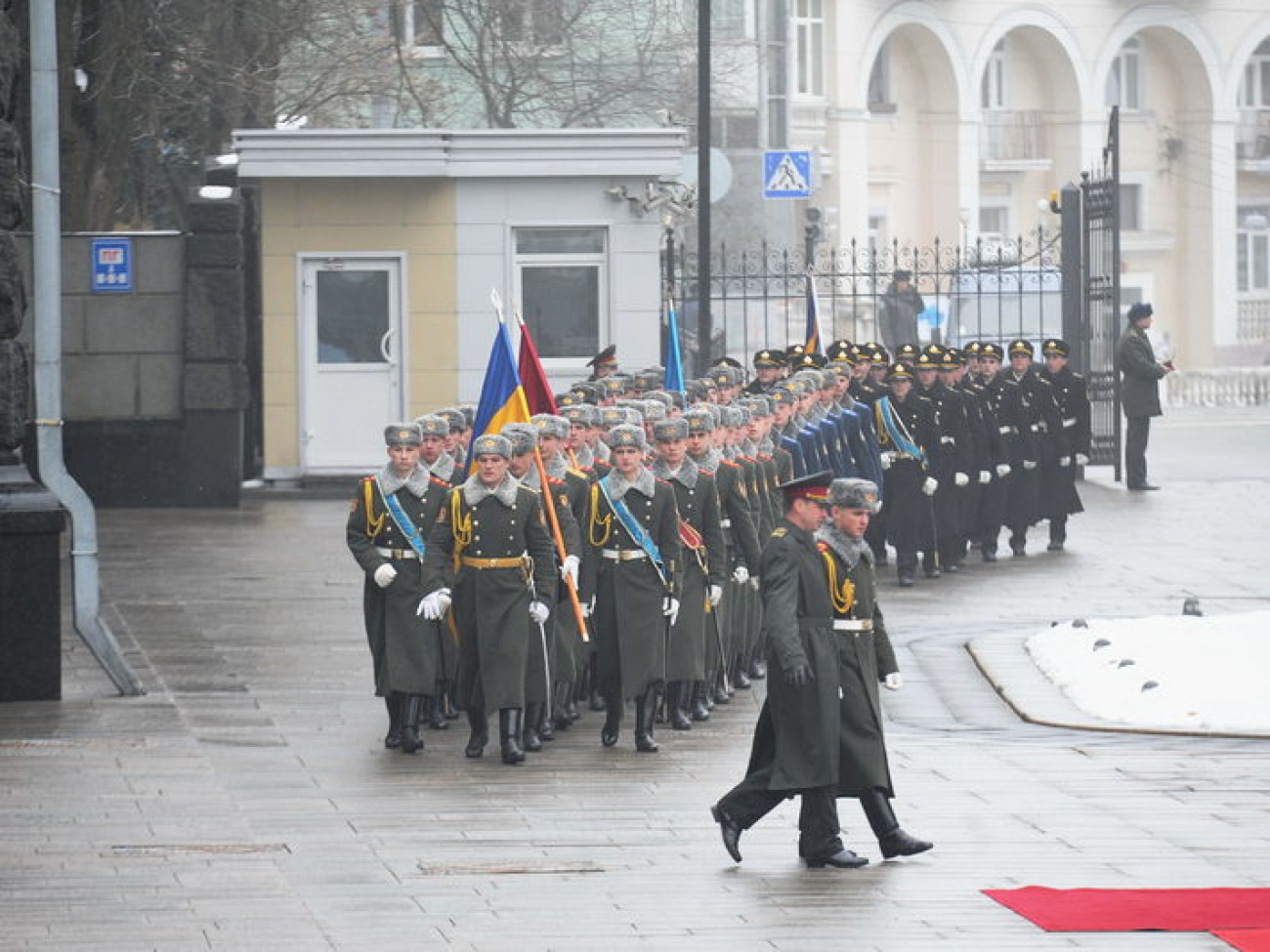 Воины Почетного караула Президентов Украины и Латвии