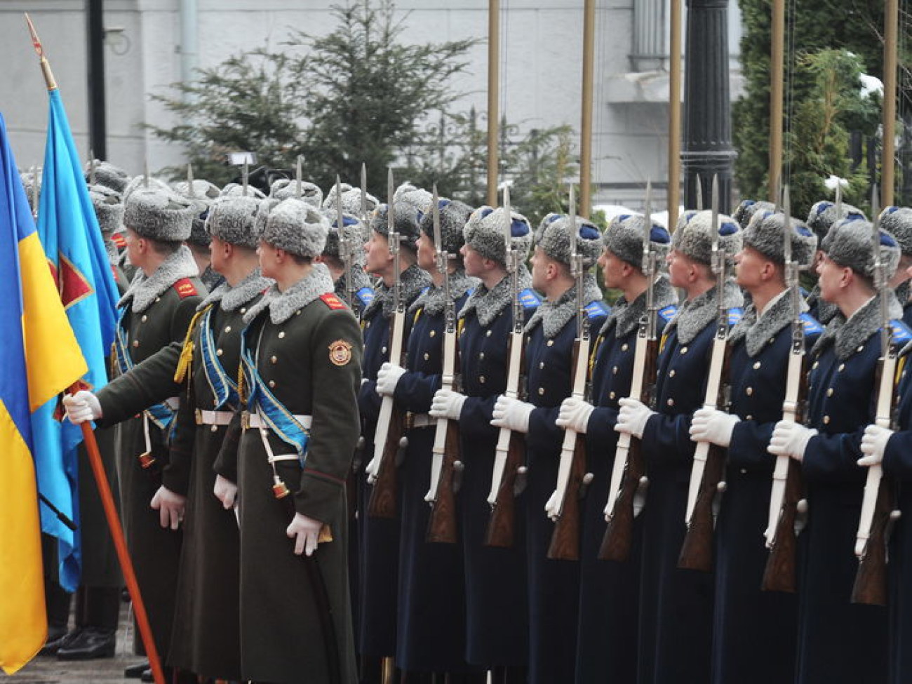 Воины Почетного караула Президентов Украины и Латвии