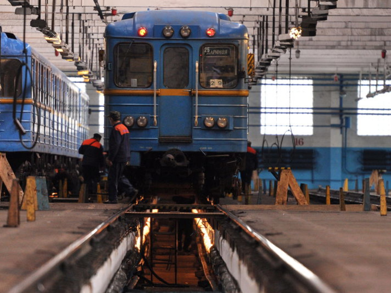 Попов передал вагоны метро на модернизацию Крюковскому заводу