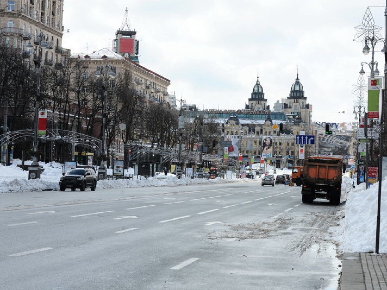 Освобождение Киева от снега проходит медленно, 25 марта 2013г.