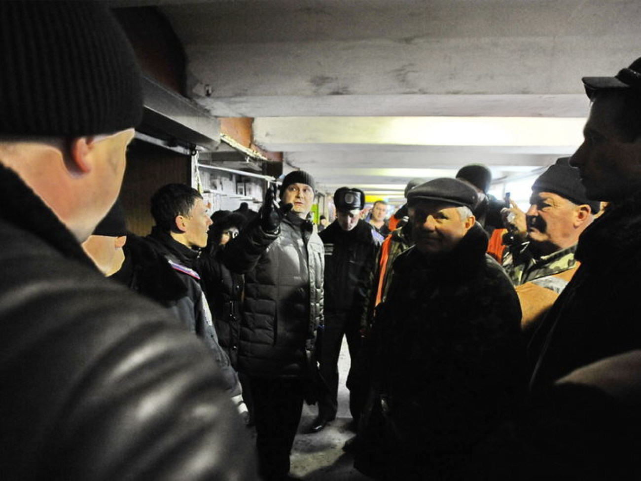 На Подоле начали демонтировать &#171;подземные&#187; ларьки, 26 марта 2013г.