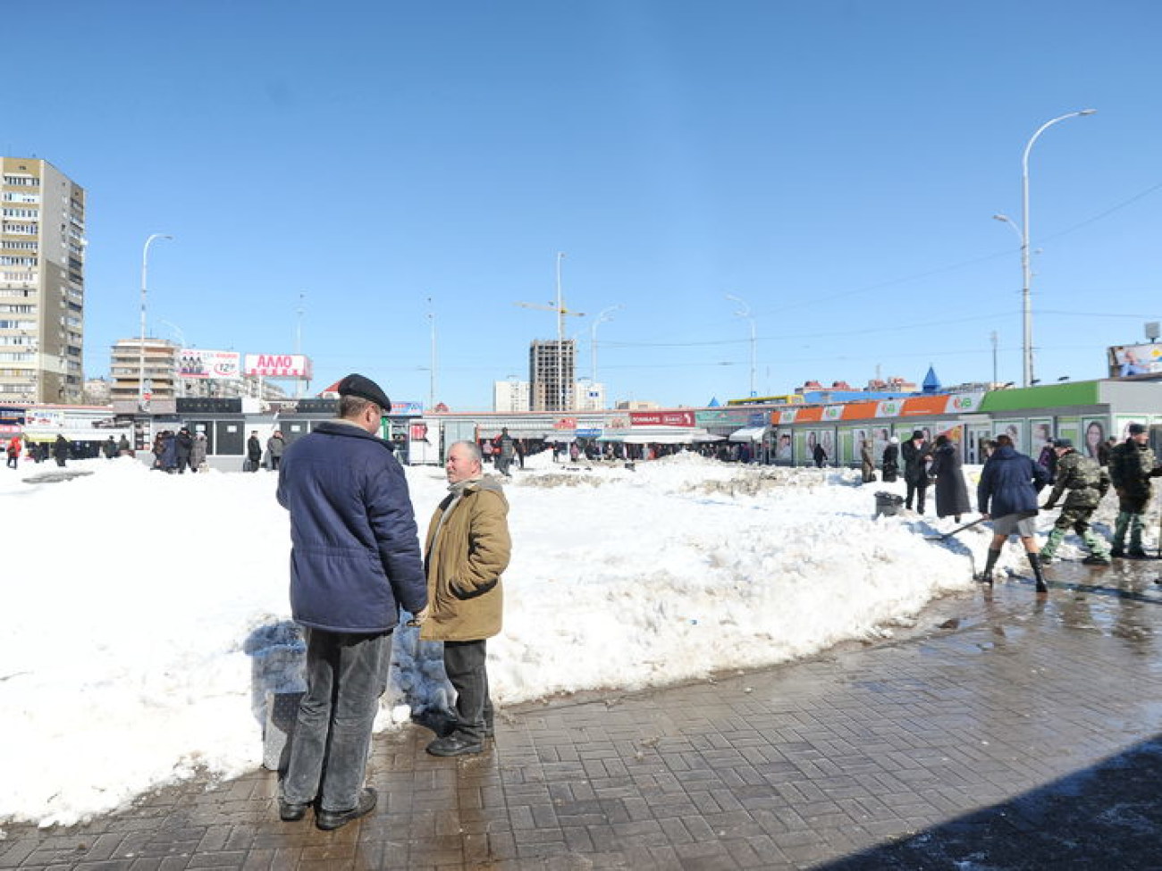 Солдатские носилки в мирное время служат погоде, 29 марта 2013г.