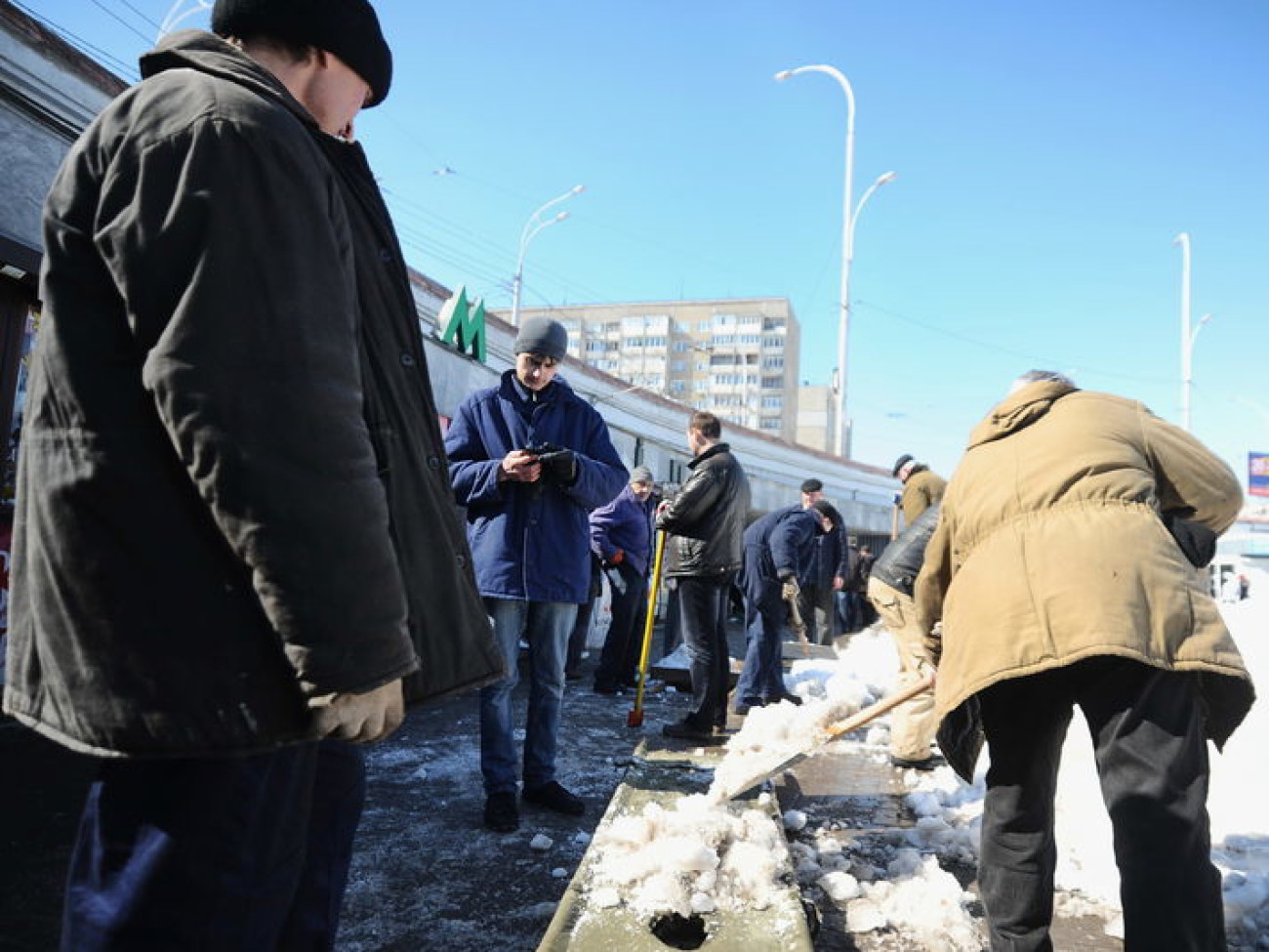 Солдатские носилки в мирное время служат погоде, 29 марта 2013г.