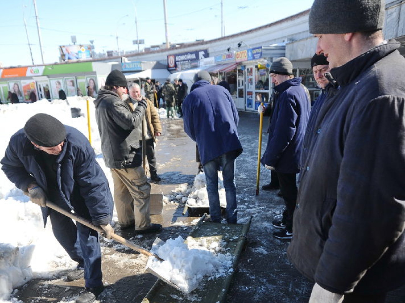 Солдатские носилки в мирное время служат погоде, 29 марта 2013г.