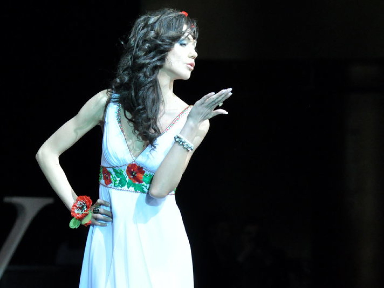 Завидние женихи и невесты одели свадебные наряды