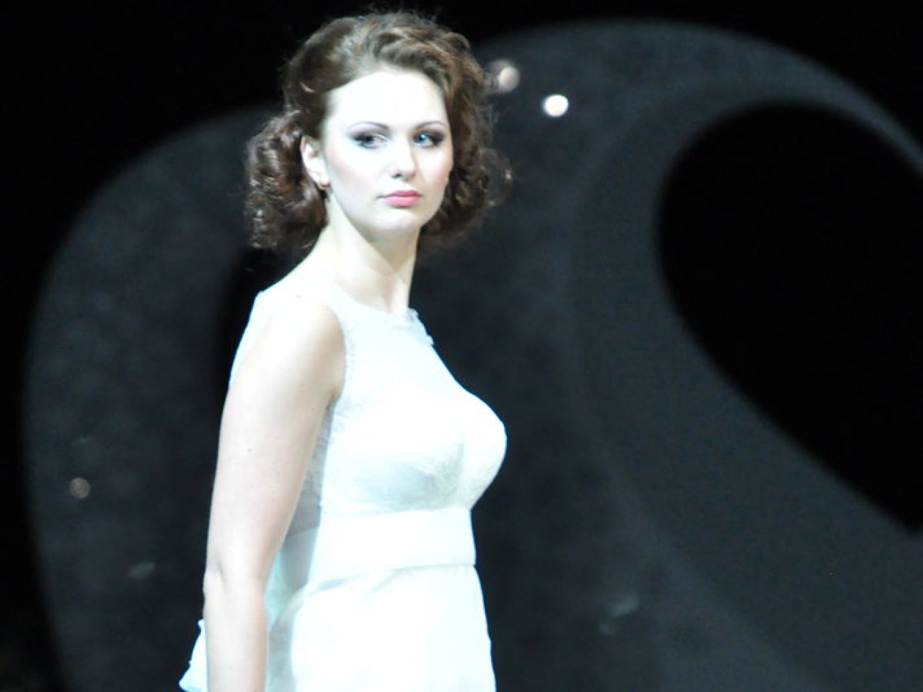 Завидние женихи и невесты одели свадебные наряды