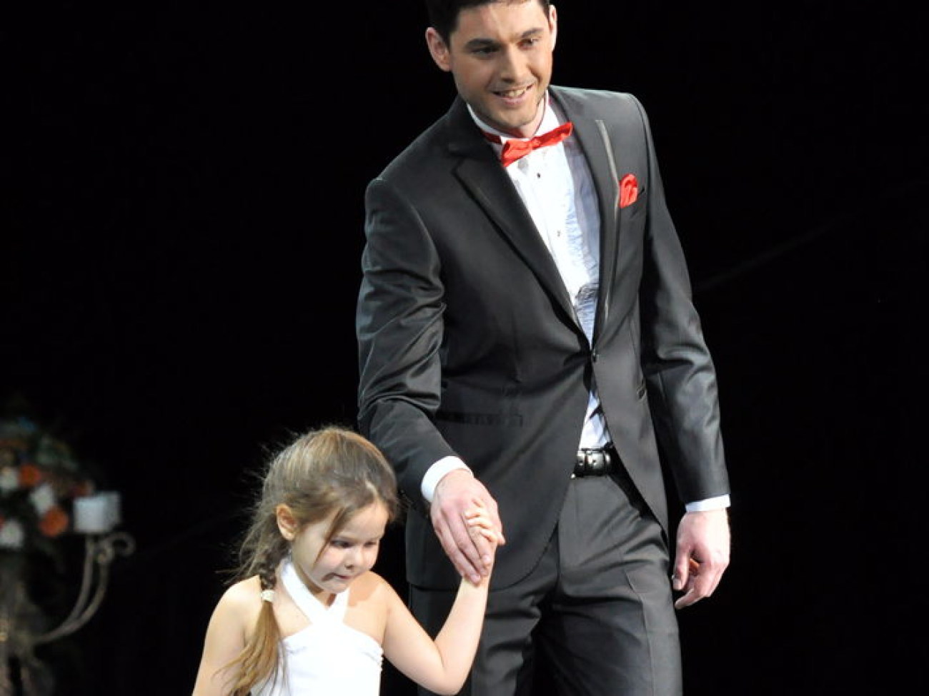 Завидние женихи и невесты одели свадебные наряды