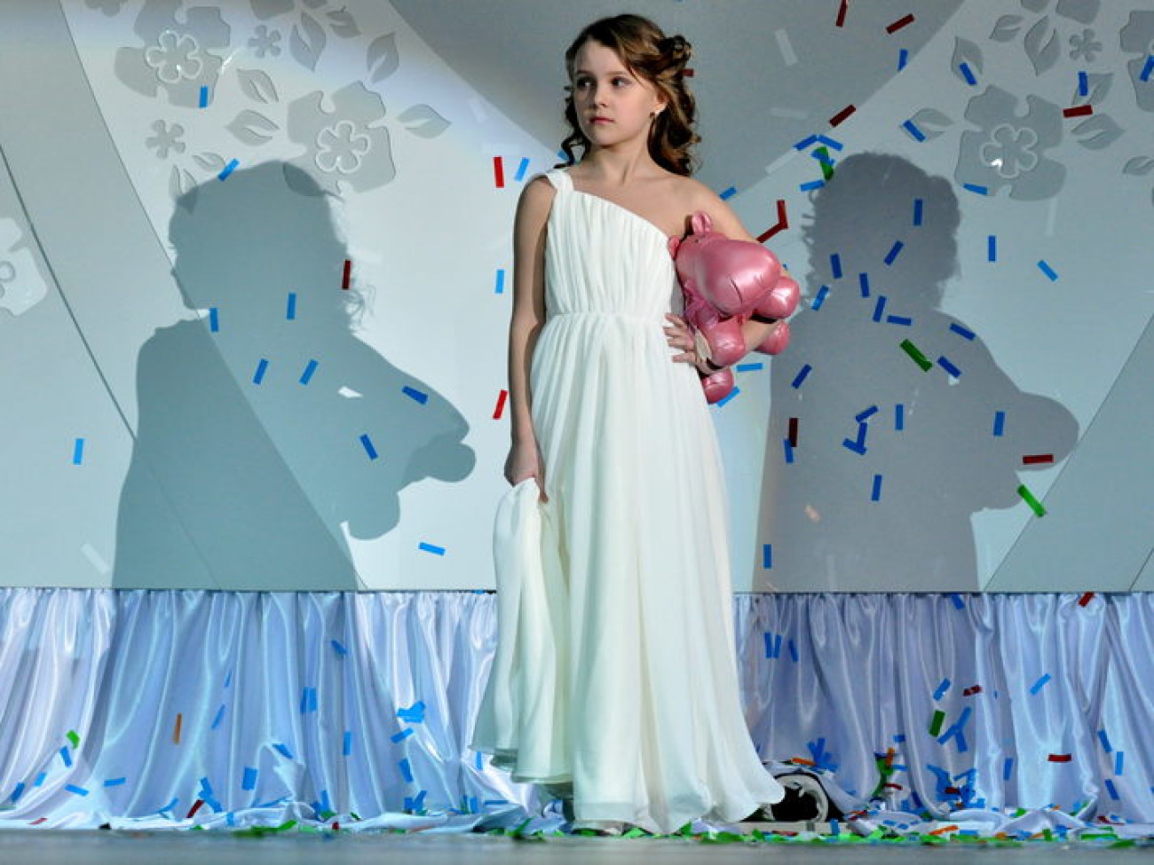 Завидние женихи и невесты одели свадебные наряды