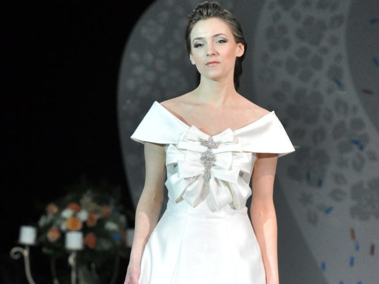 Завидние женихи и невесты одели свадебные наряды