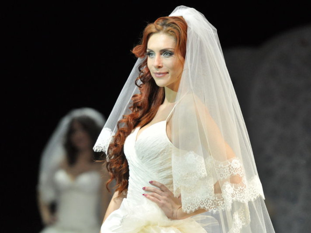 Завидние женихи и невесты одели свадебные наряды