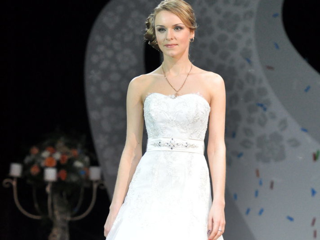 Завидние женихи и невесты одели свадебные наряды