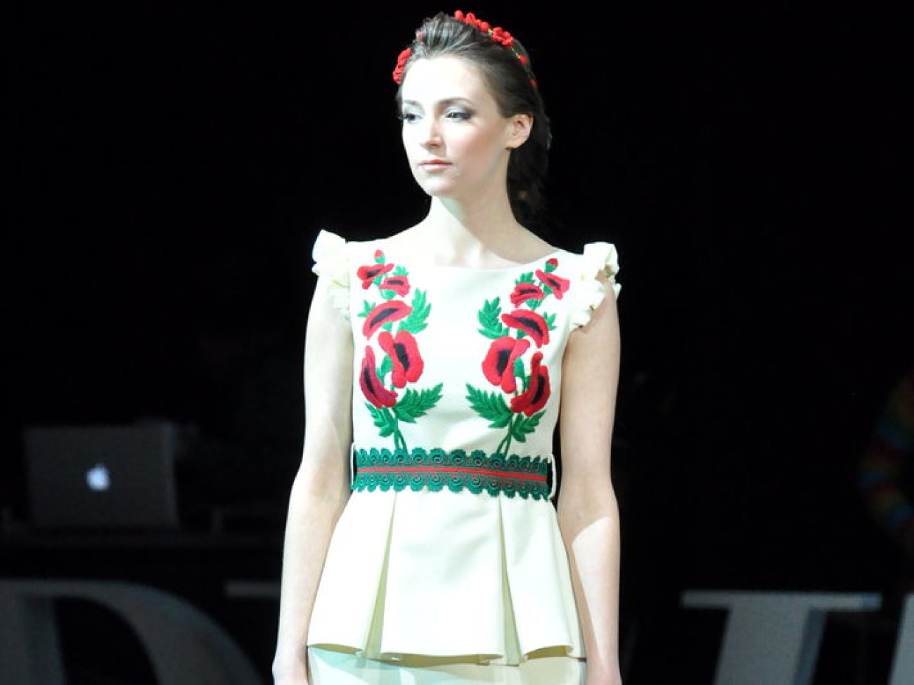 Завидние женихи и невесты одели свадебные наряды