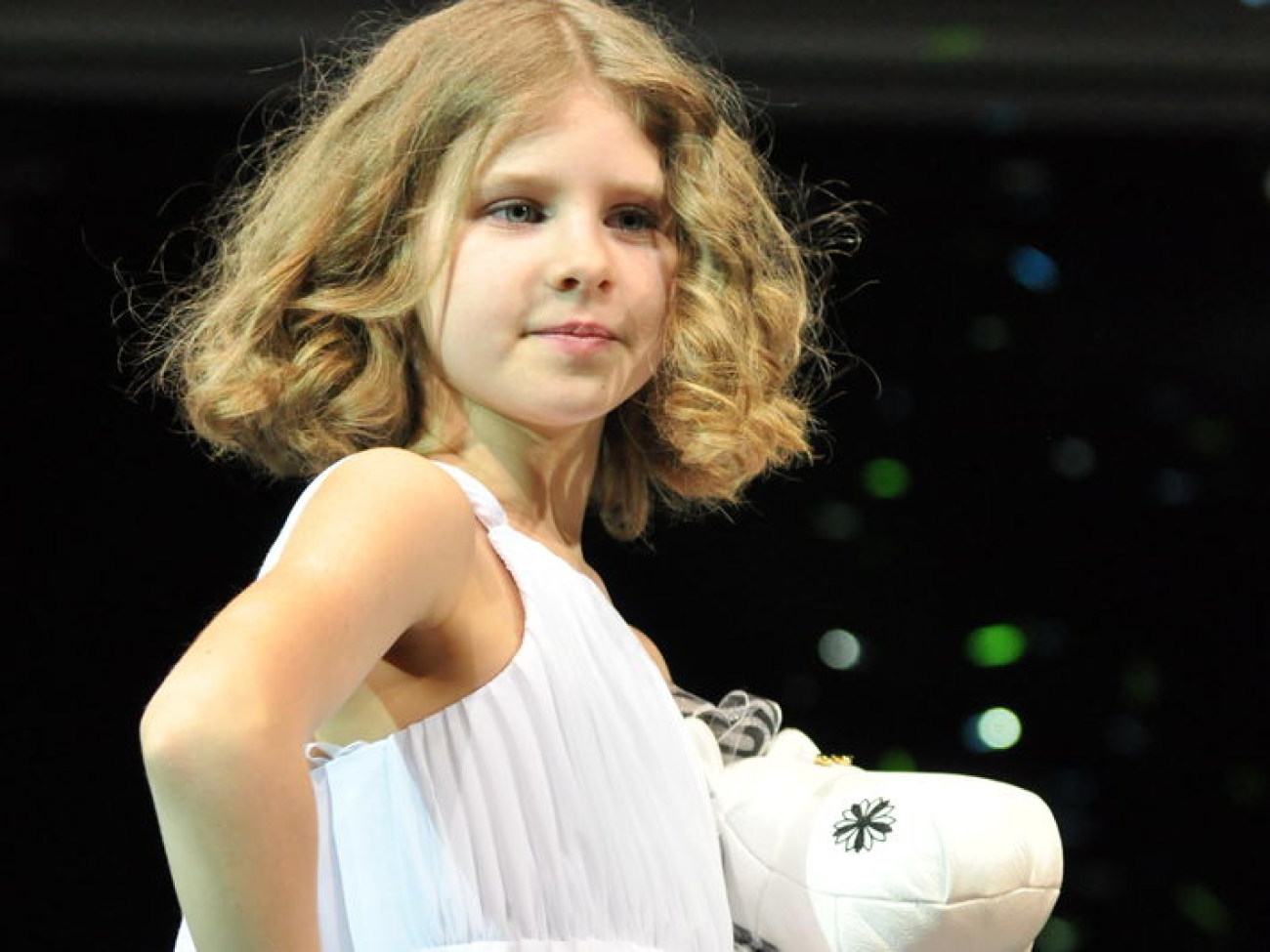 Завидние женихи и невесты одели свадебные наряды