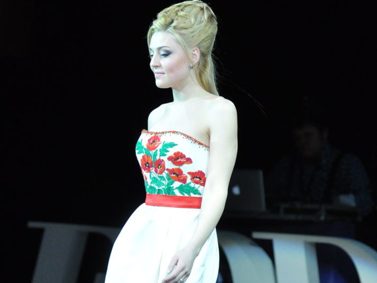 Завидние женихи и невесты одели свадебные наряды