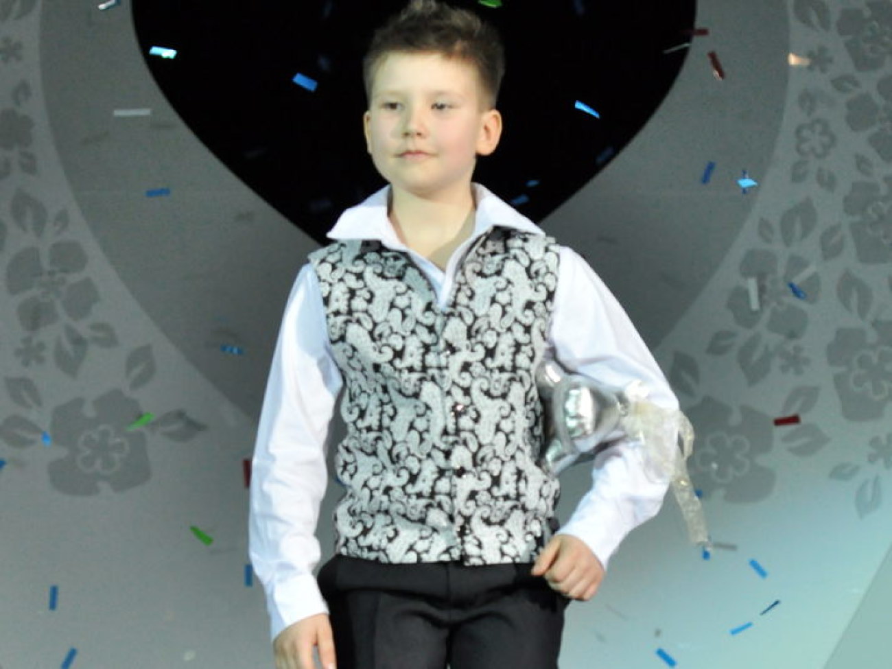 Завидние женихи и невесты одели свадебные наряды