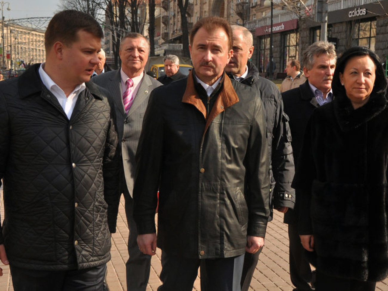Попов собственноручно высадил на Крещатике элитные каштаны, 10 марта 2013г.