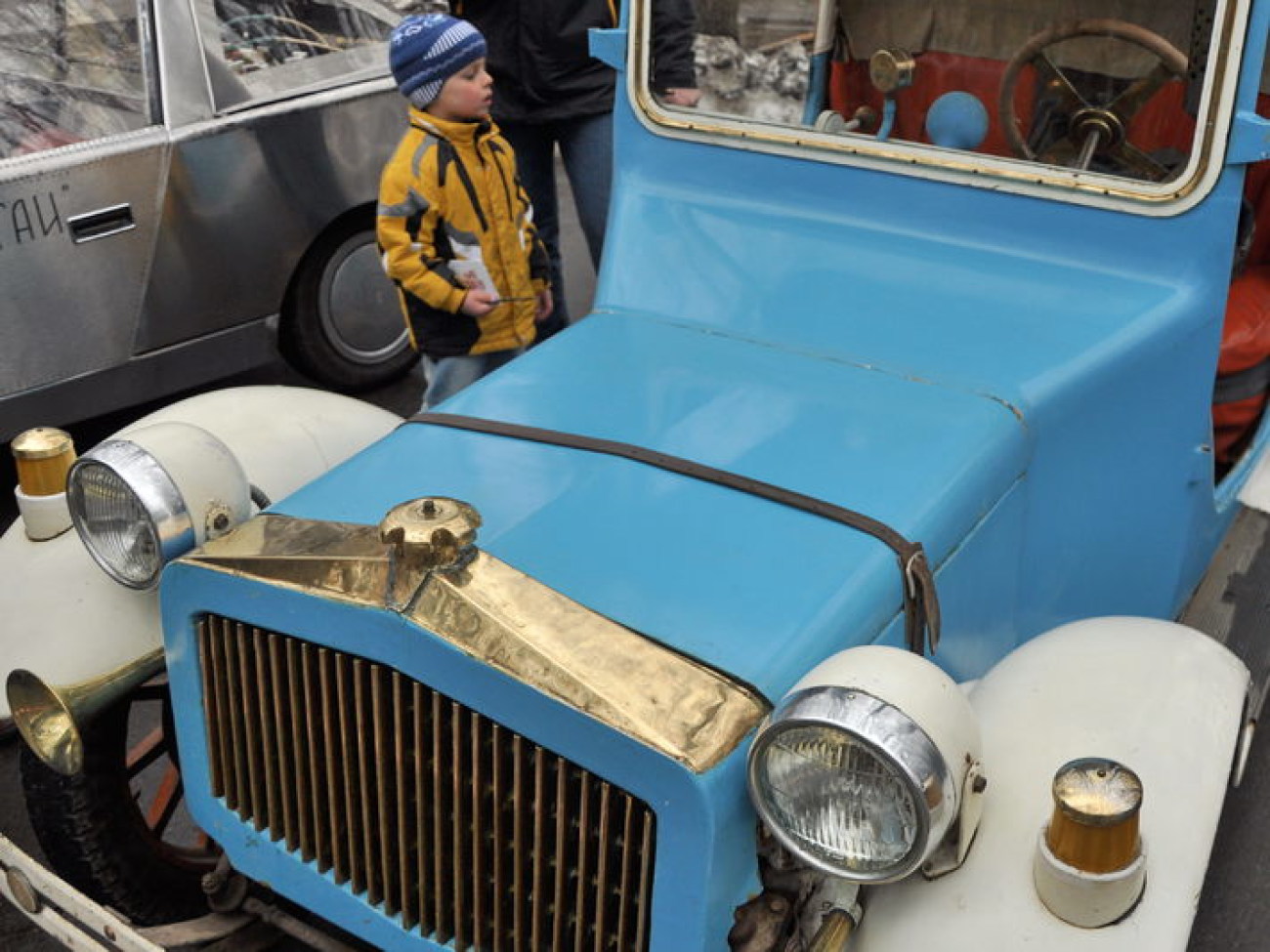 В Киеве проходит выставка ретро автомобилей, 14 апреля 2013г.