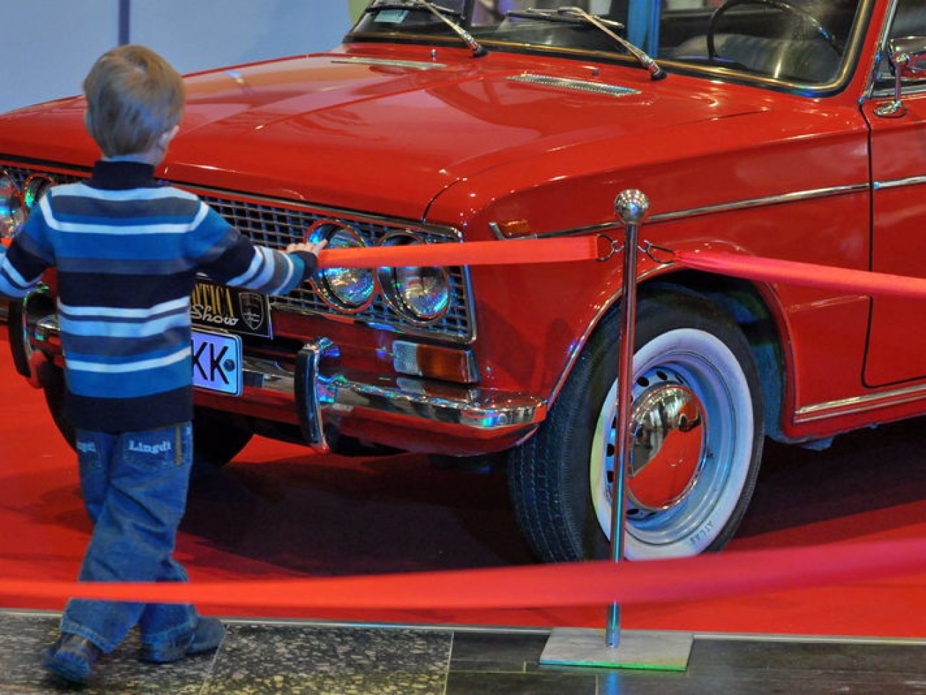 В Киеве проходит выставка ретро автомобилей, 14 апреля 2013г.