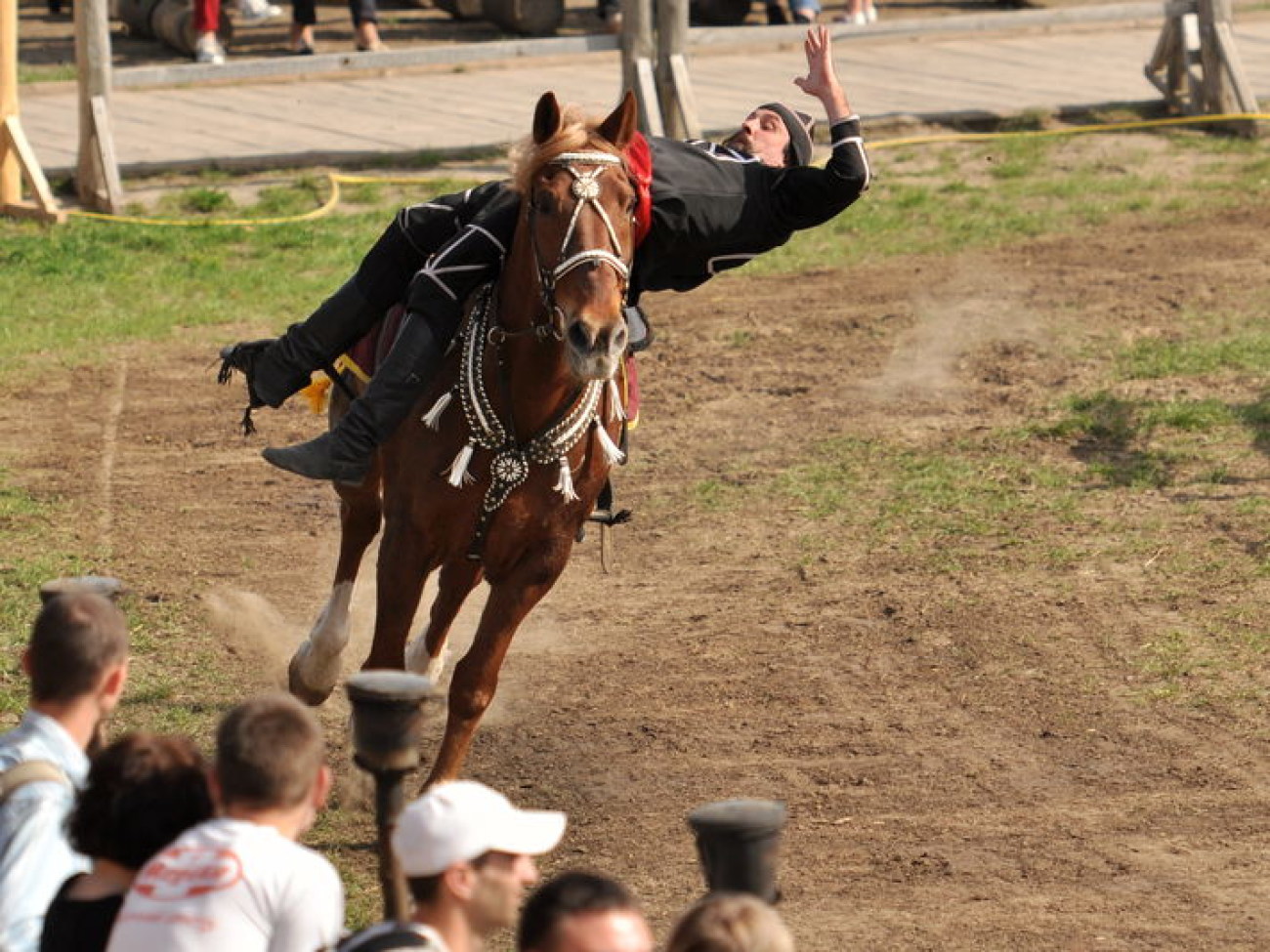 В Украине состоялся первый Международный фестиваль конно-трюкового искусства, 27 апреля 2013г.