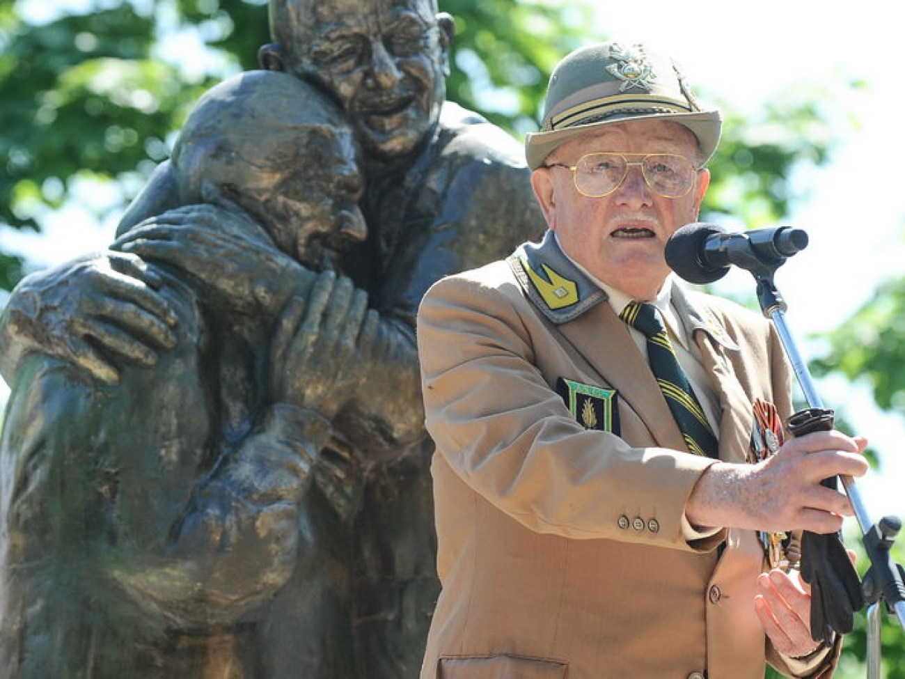 В Киеве открыли памятник вечной любви, 6 мая 2013г.