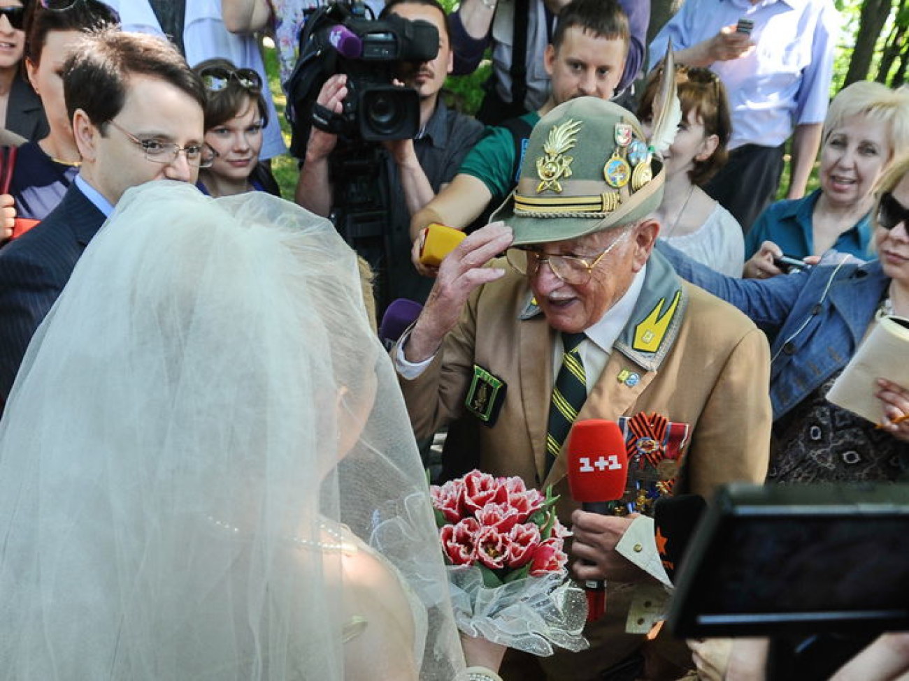 В Киеве открыли памятник вечной любви, 6 мая 2013г.