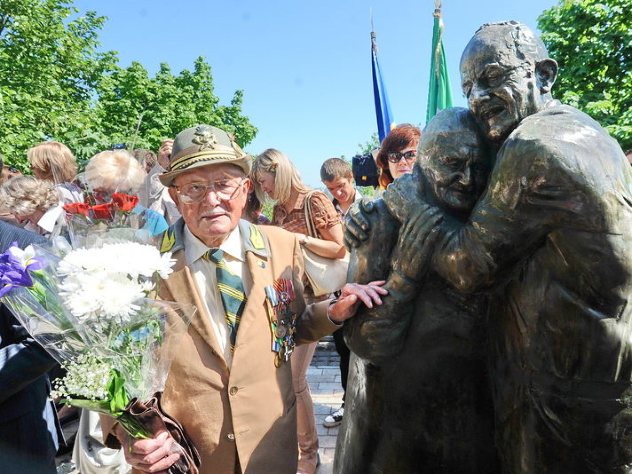 В Киеве открыли памятник вечной любви, 6 мая 2013г.