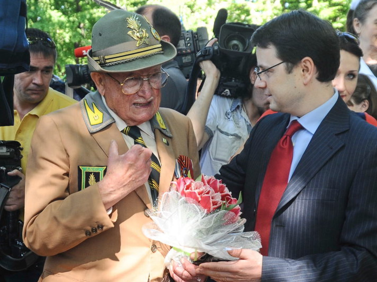 В Киеве открыли памятник вечной любви, 6 мая 2013г.