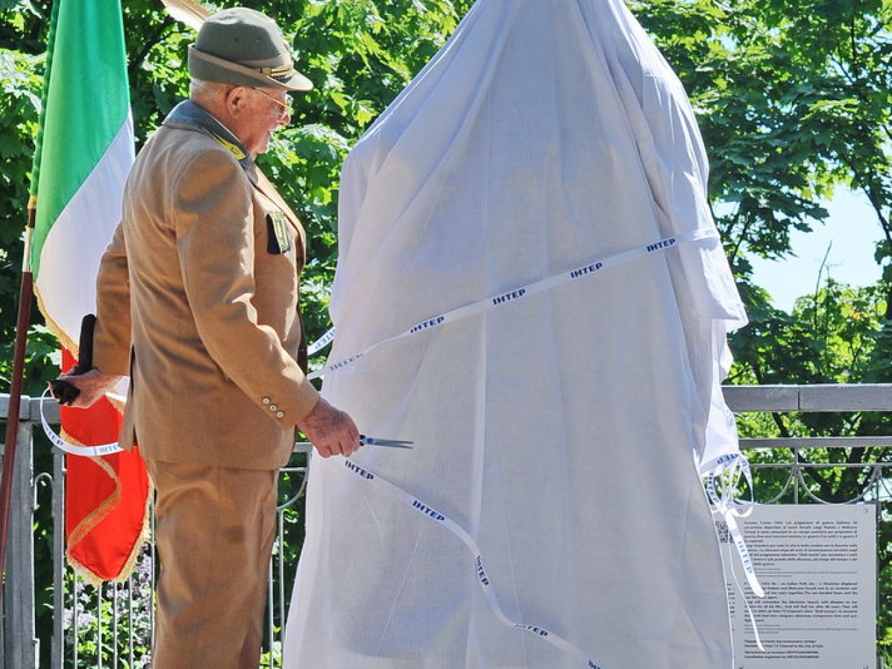 В Киеве открыли памятник вечной любви, 6 мая 2013г.