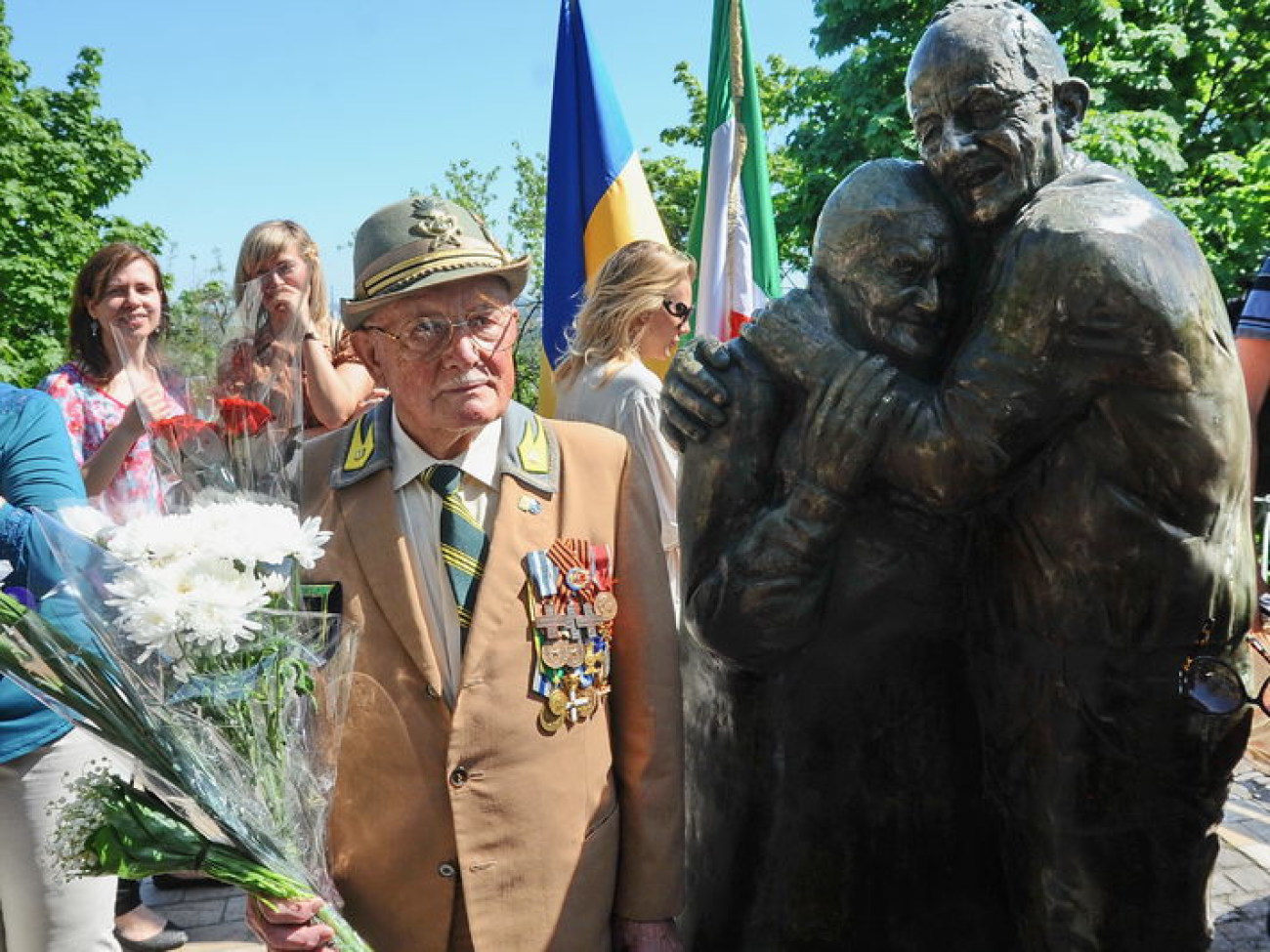 В Киеве открыли памятник вечной любви, 6 мая 2013г.