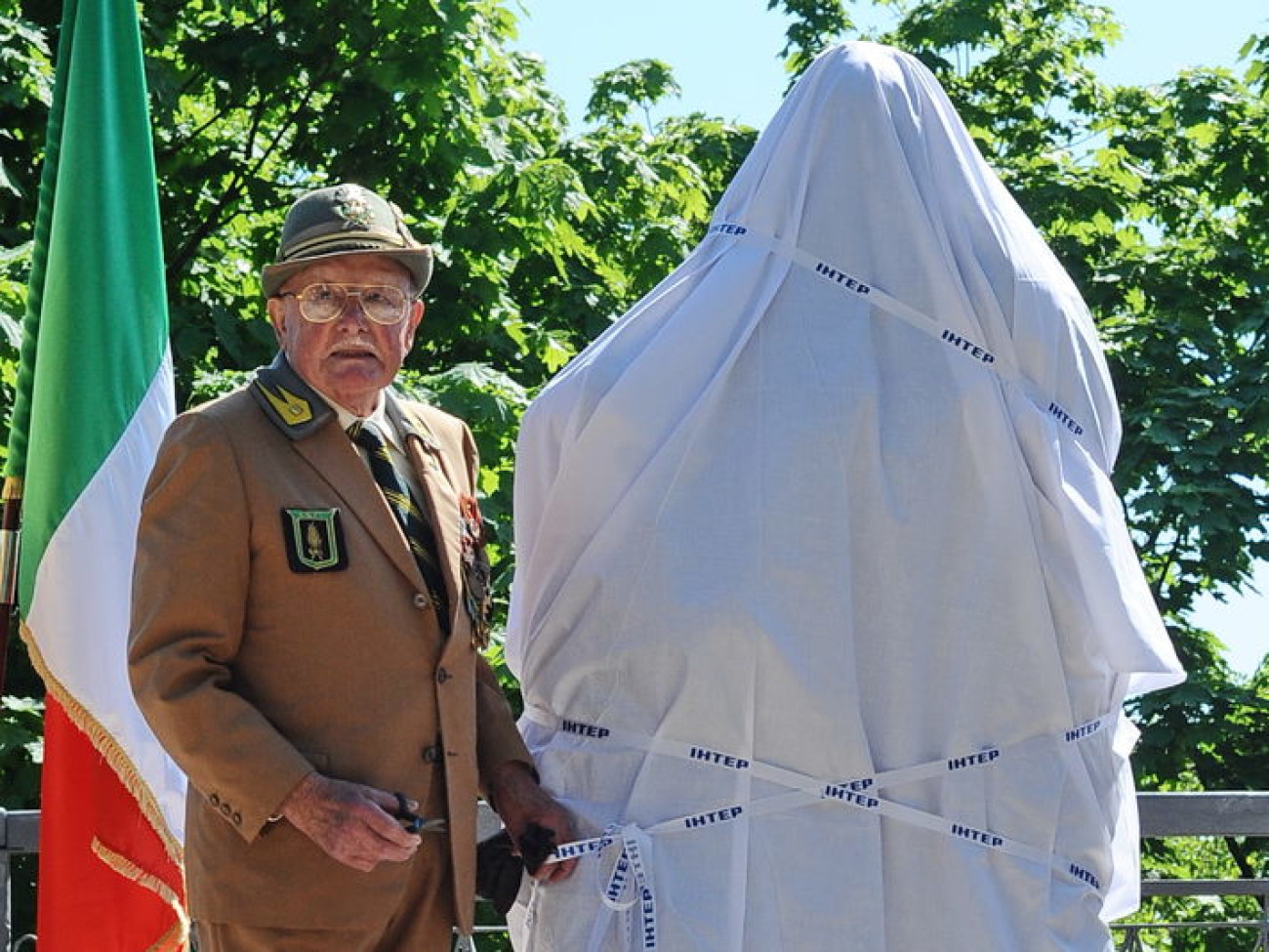 В Киеве открыли памятник вечной любви, 6 мая 2013г.