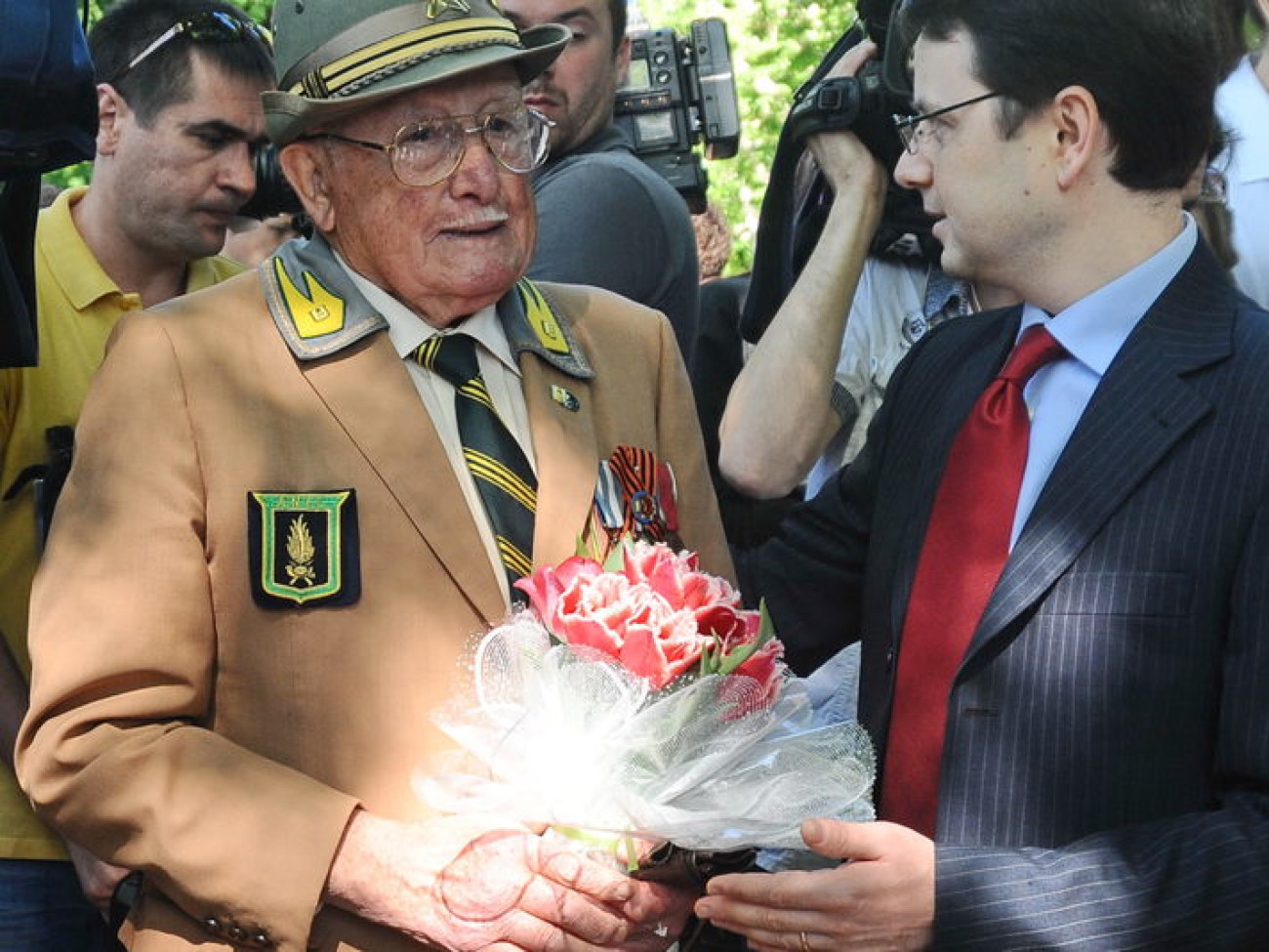 В Киеве открыли памятник вечной любви, 6 мая 2013г.