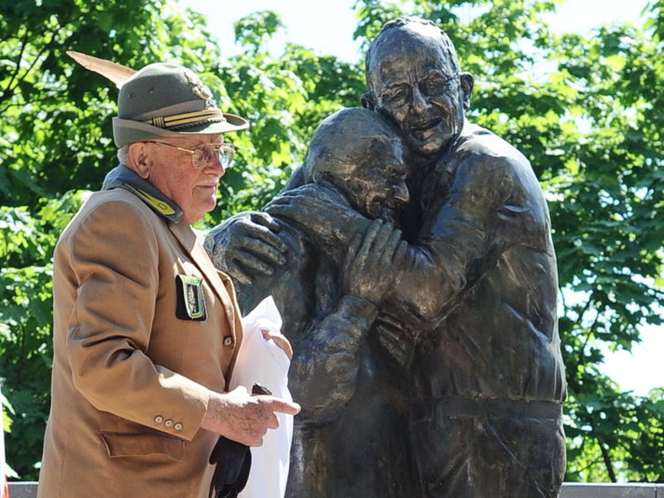 В Киеве открыли памятник вечной любви, 6 мая 2013г.