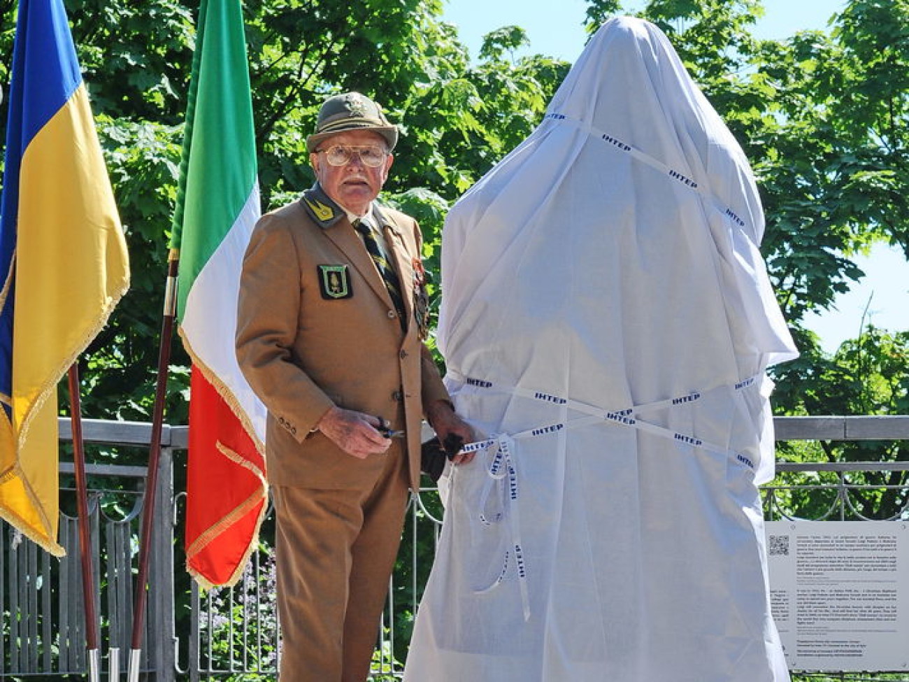 В Киеве открыли памятник вечной любви, 6 мая 2013г.