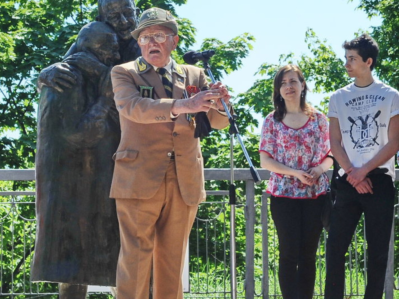 В Киеве открыли памятник вечной любви, 6 мая 2013г.